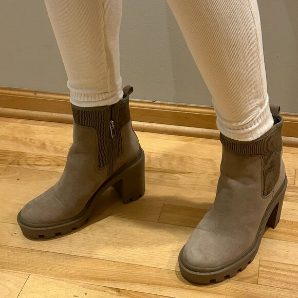 JLO by Jennifer Lopez Emalee Platform Ankle Boot ln Gray Beige / Greige Size 8.5 - Picture 3 of 7